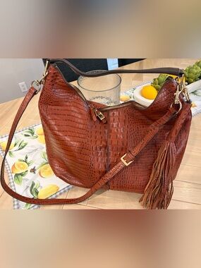 G.I.L.I. Croc-Embossed Leather Shoulder Bag in Cognac